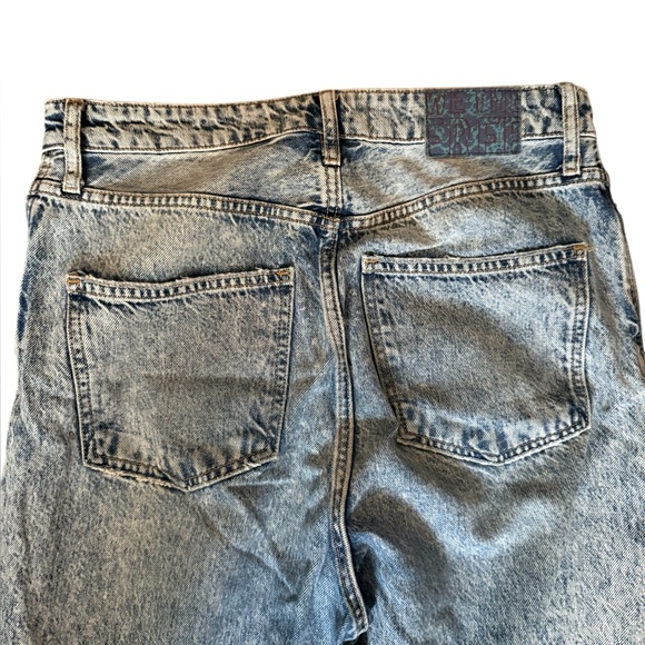 Free People “We the Free” acid wash mom jean size 31 - Picture 4 of 5
